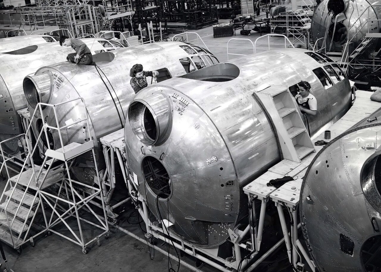 Ensamblaje del compartimento presurizado delantero de un B-29