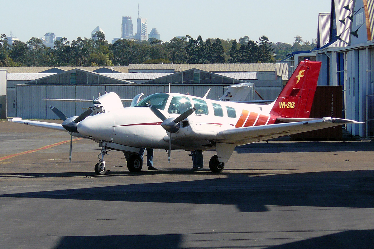 Beechcraft Baron 58, bimotor convencional