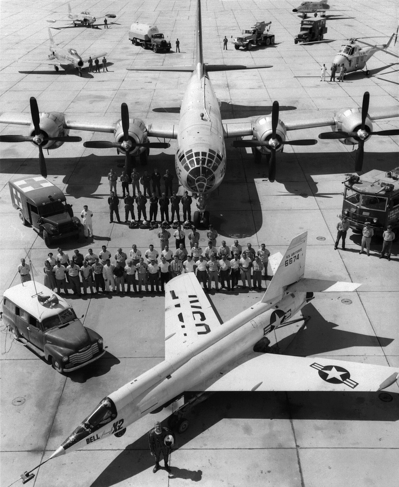 Bell X-2 con la sua nave madre B-50