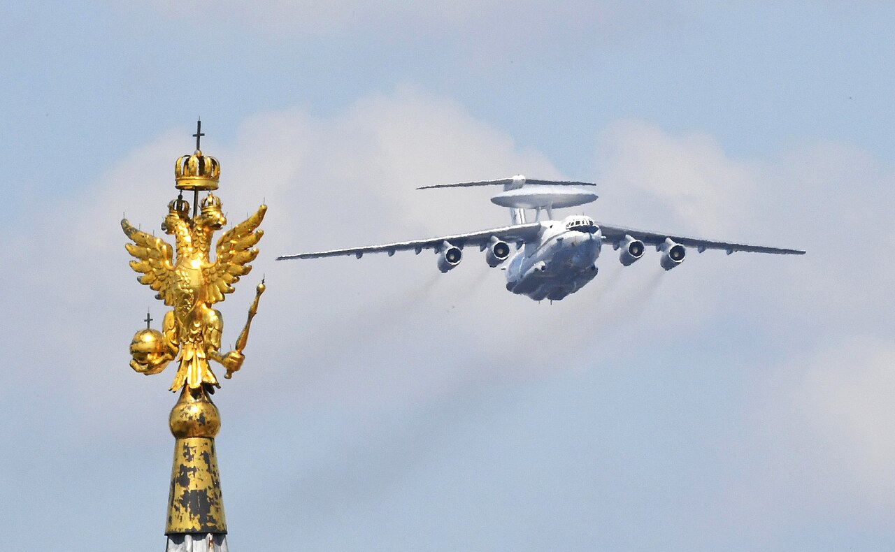 Beriev A-50 Mainstay, ein luftgestütztes Frühwarnflugzeug über dem Kreml