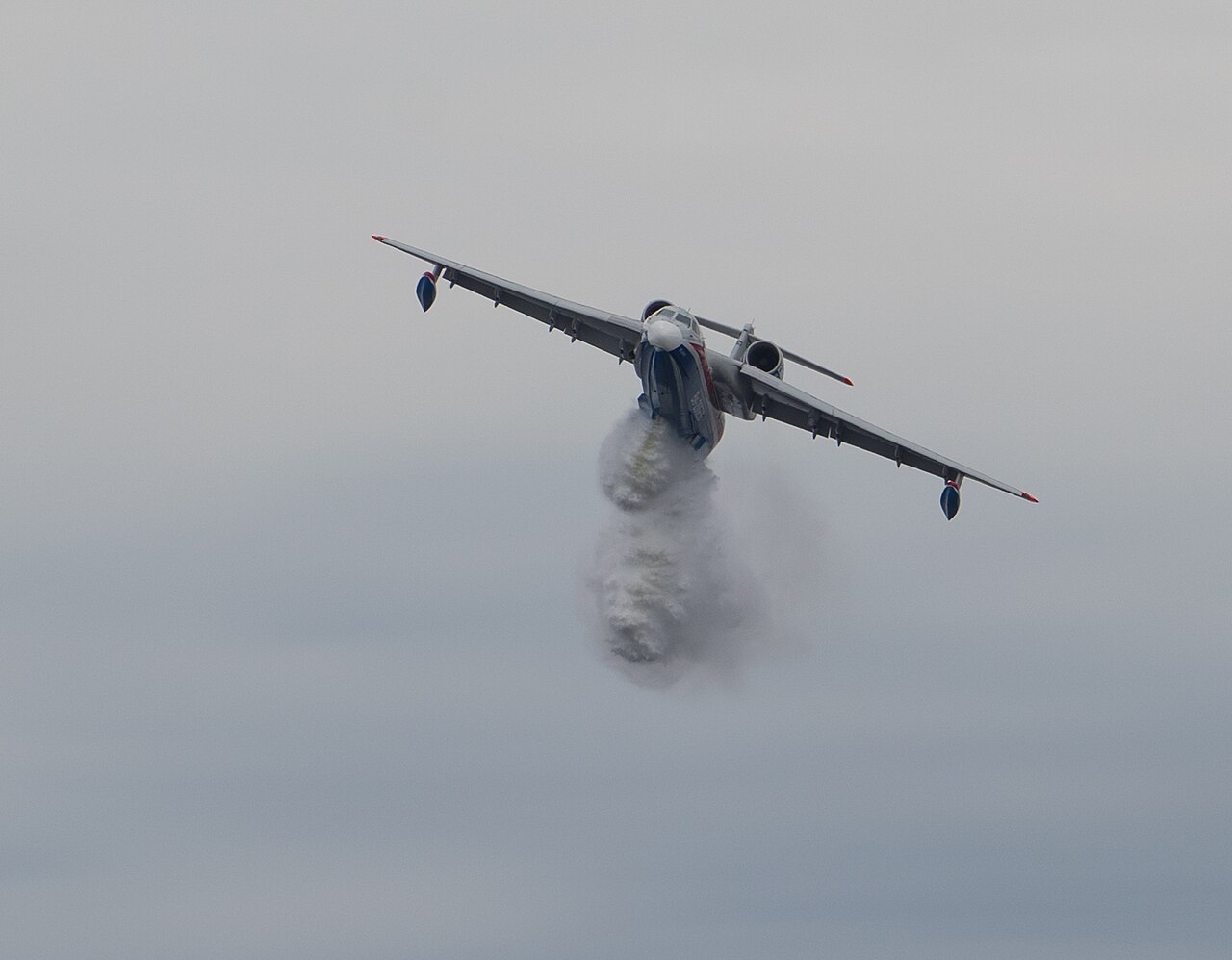 Beriev Be-200 dropping water on a fire