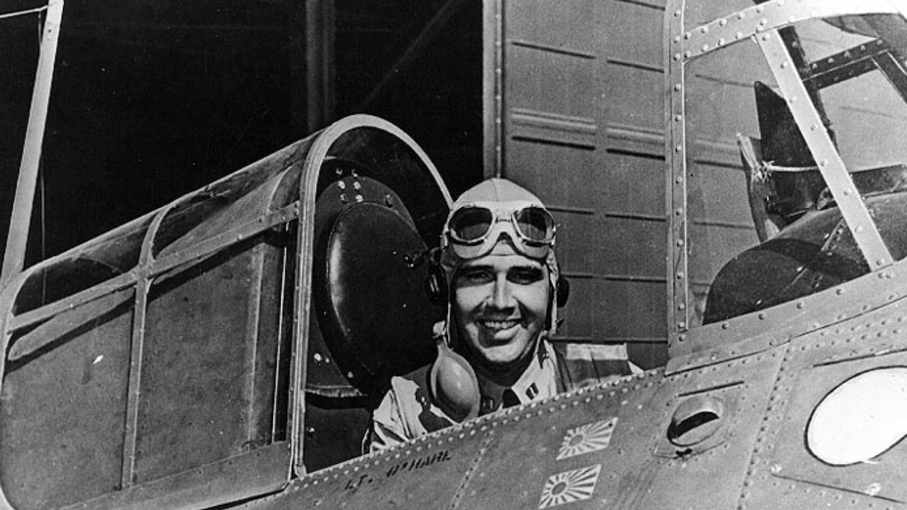 Leutnant Edward Butch O'Hare im Cockpit seiner Grumman F4F Wildcat