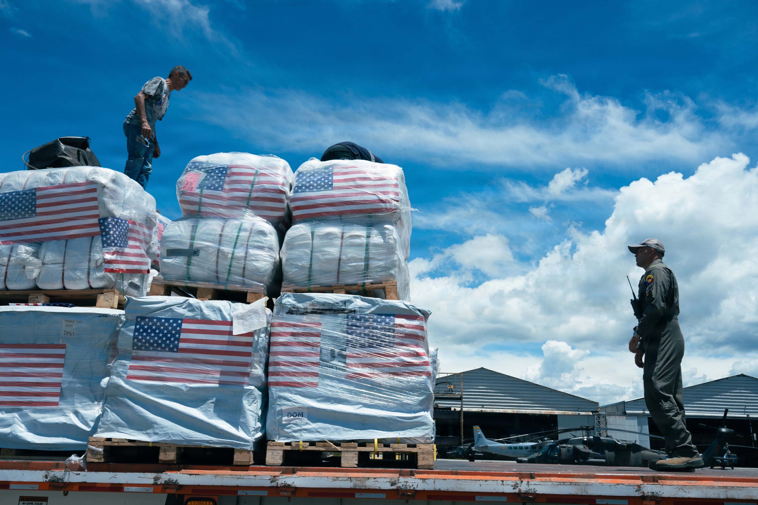 US Air Force C-17 delivers earthquake relief supplies to Colombia