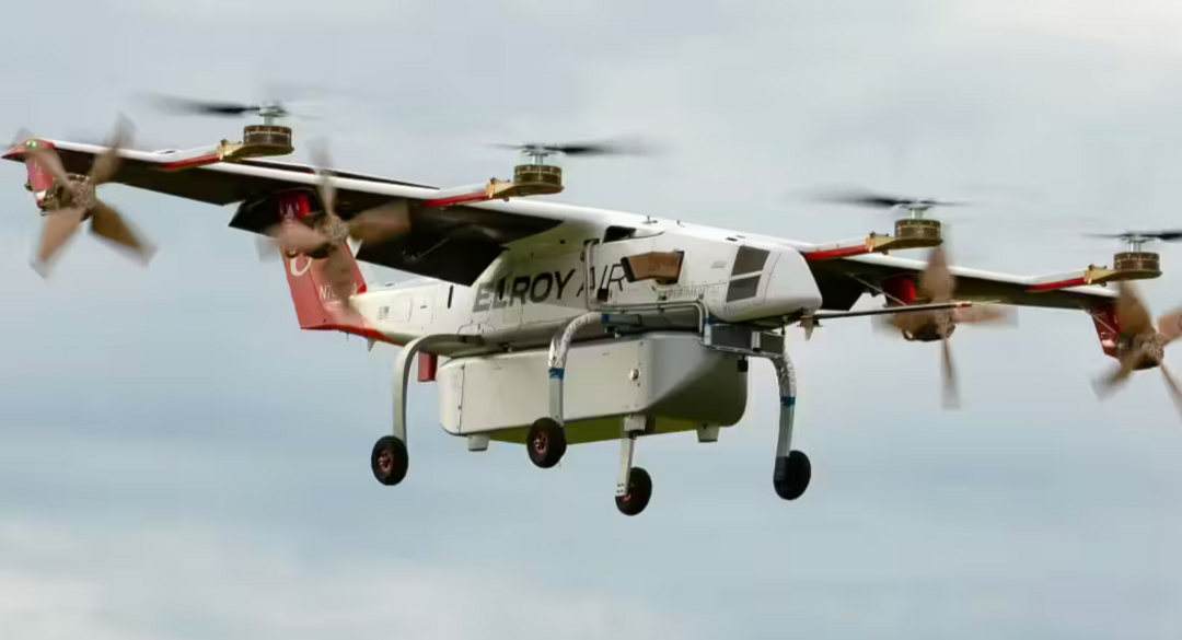 El avión de carga que se carga solo