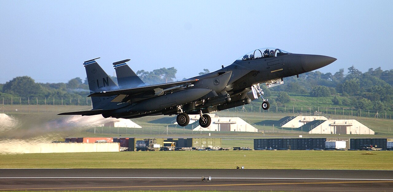 Eine F-15E Strike Eagle des 494. Jagdgeschwaders
