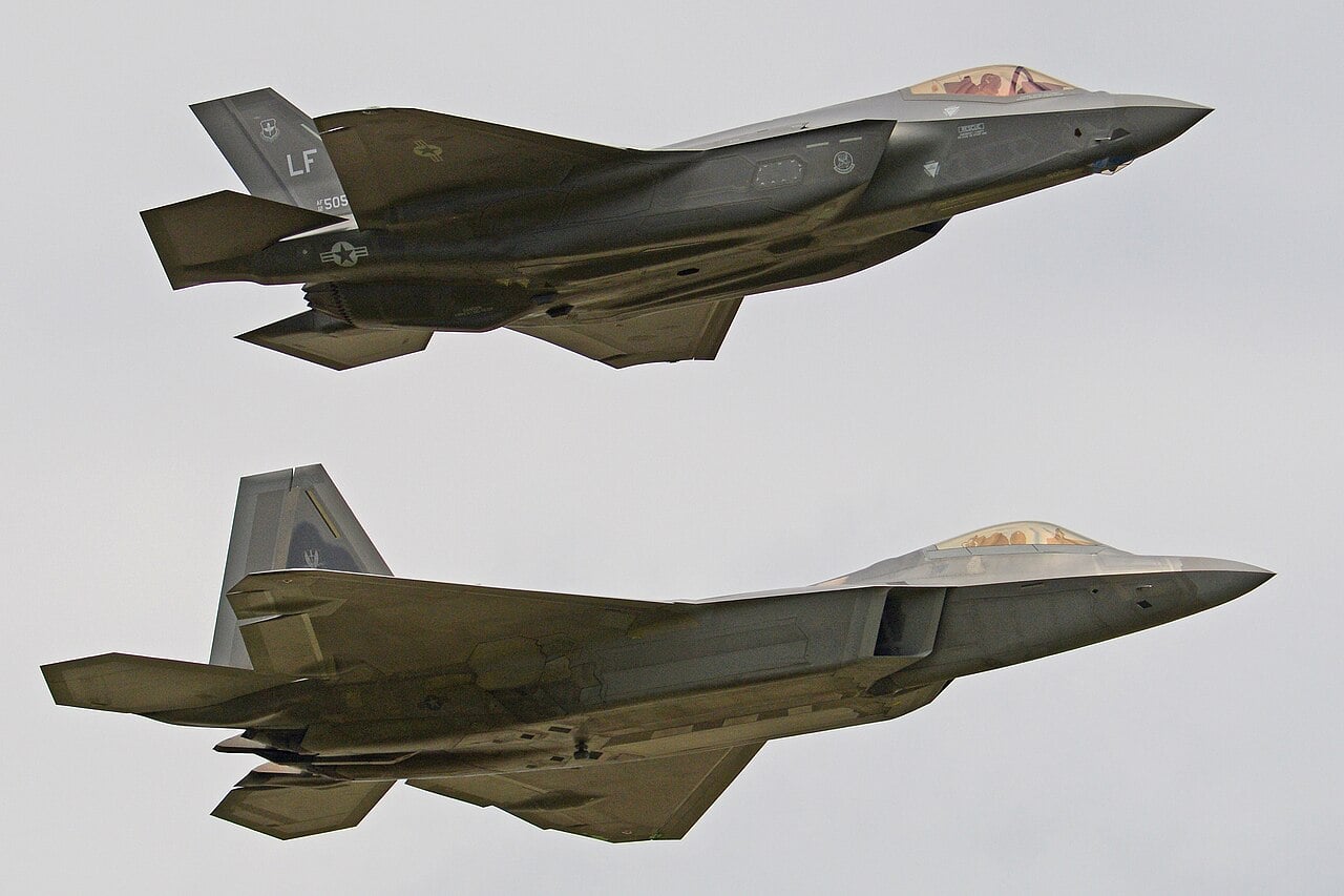 An F-22 Raptor and F-35 Lightning II in formation
