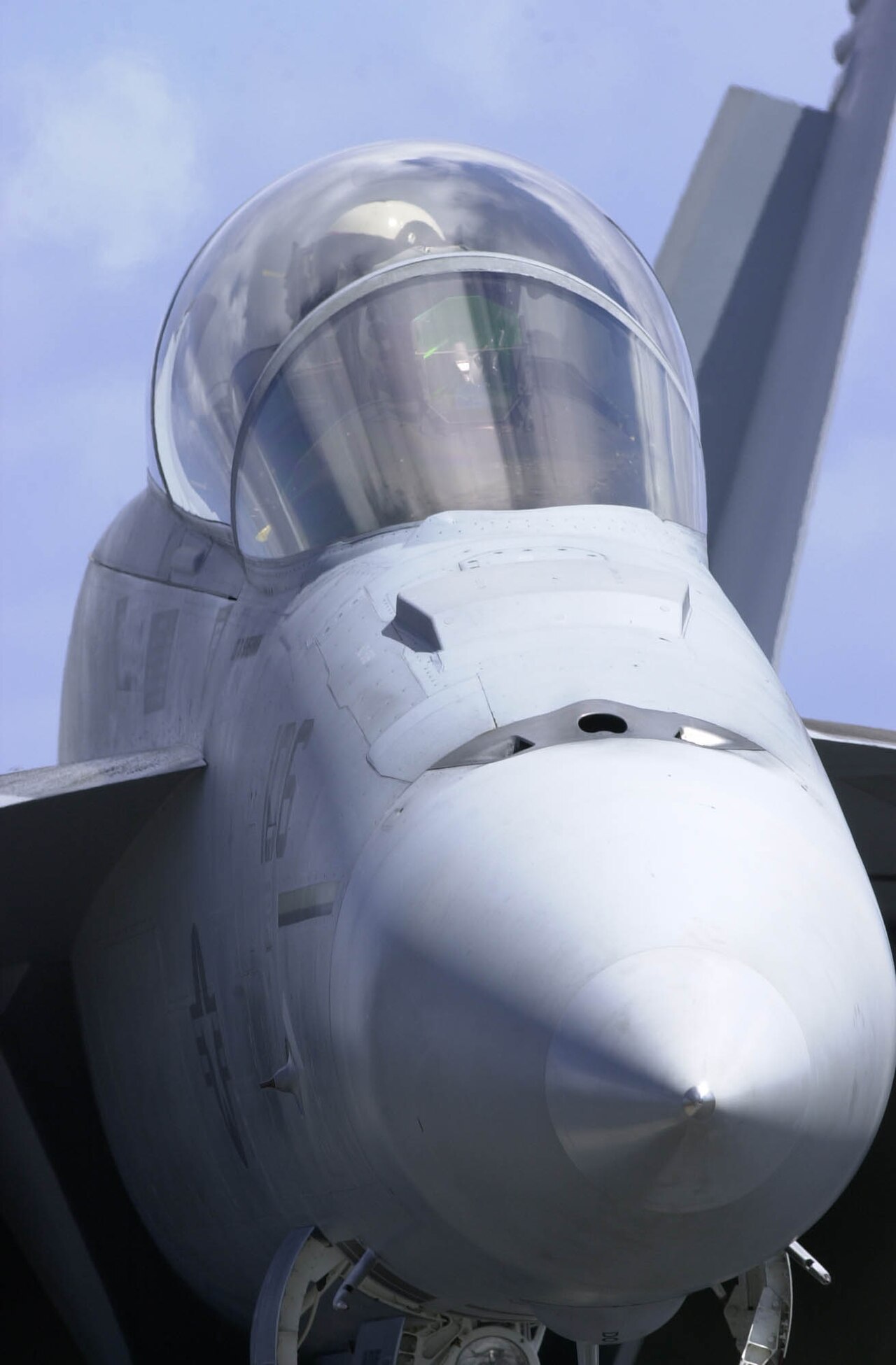 Un F/A-18F Super Hornet du VFA-41, les Black Aces