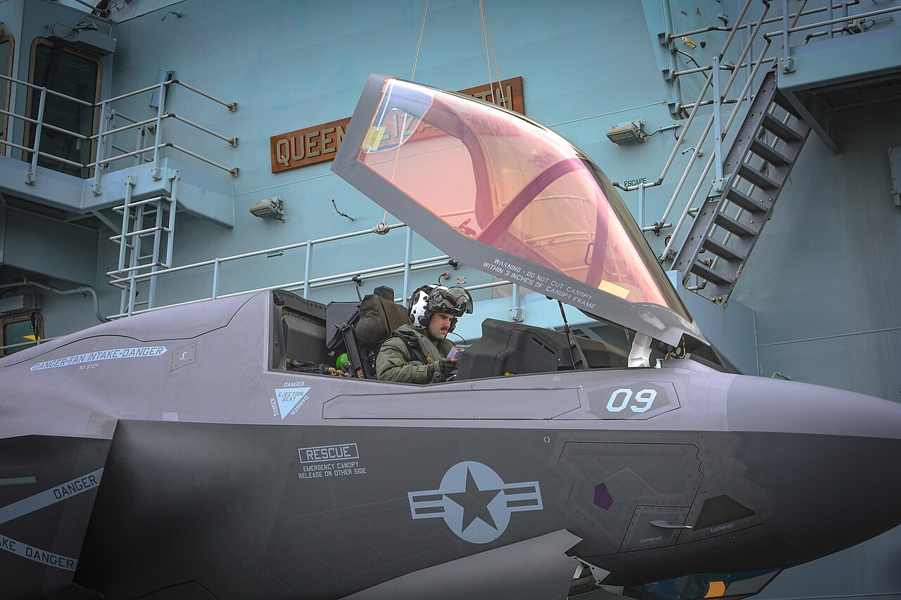 Opérations sur le pont d'envol à bord du HMS Queen Elizabeth