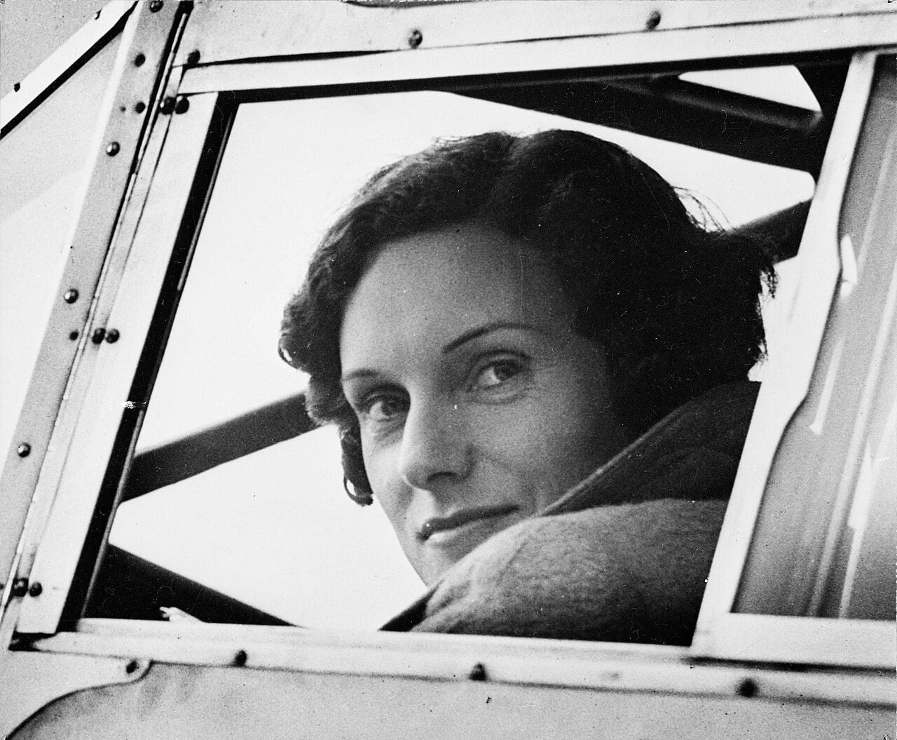 jean-batten-in-the-cockpit-1937