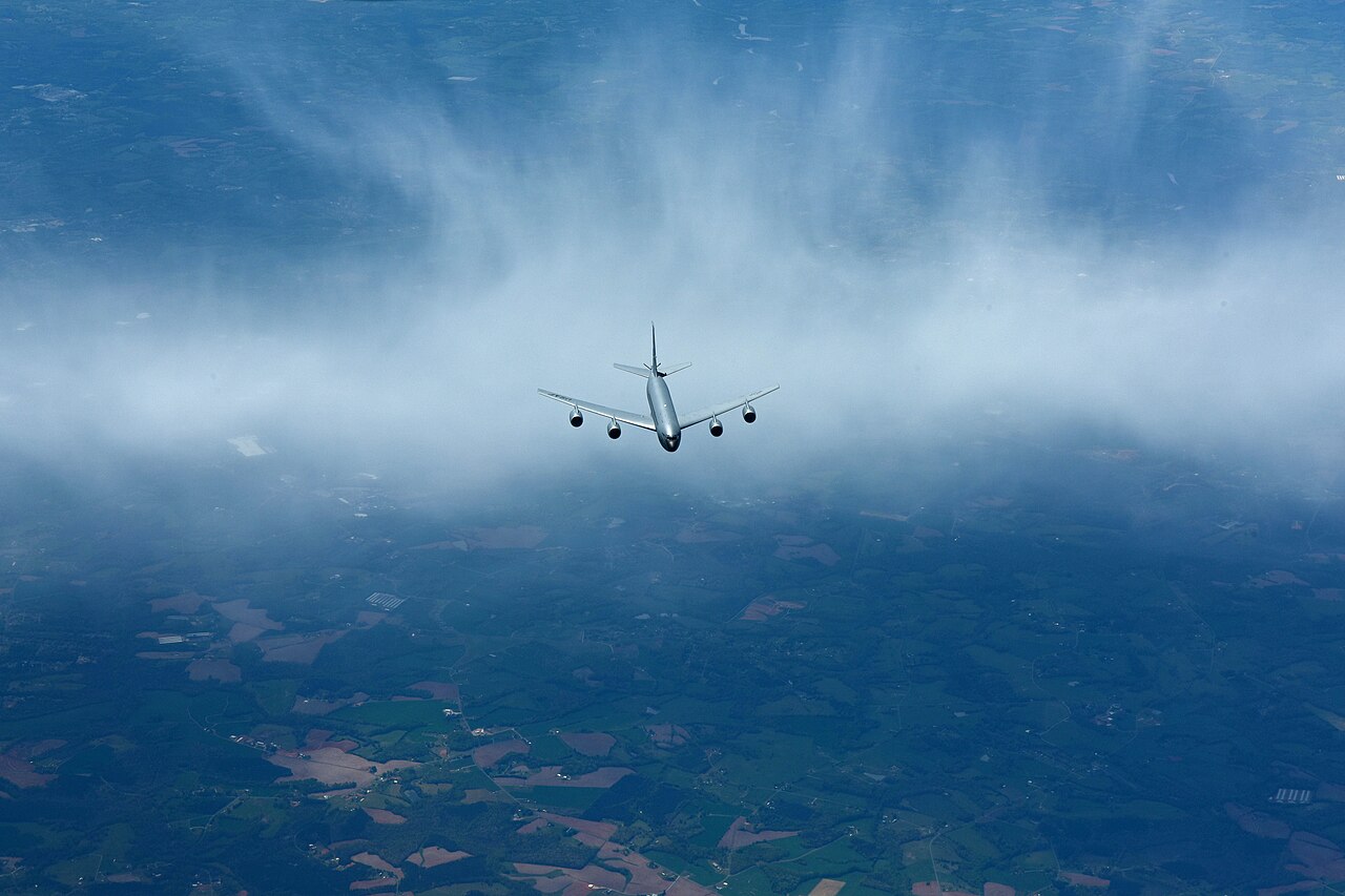 KC-135R Stratotanker, 121° Stormo di rifornimento in volo Un aereo cisterna KC-135R Stratotanker del 121° Stormo di rifornimento in volo.