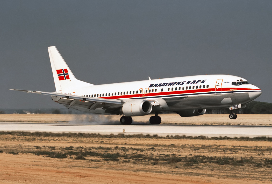 Boeing 737-400 airliner