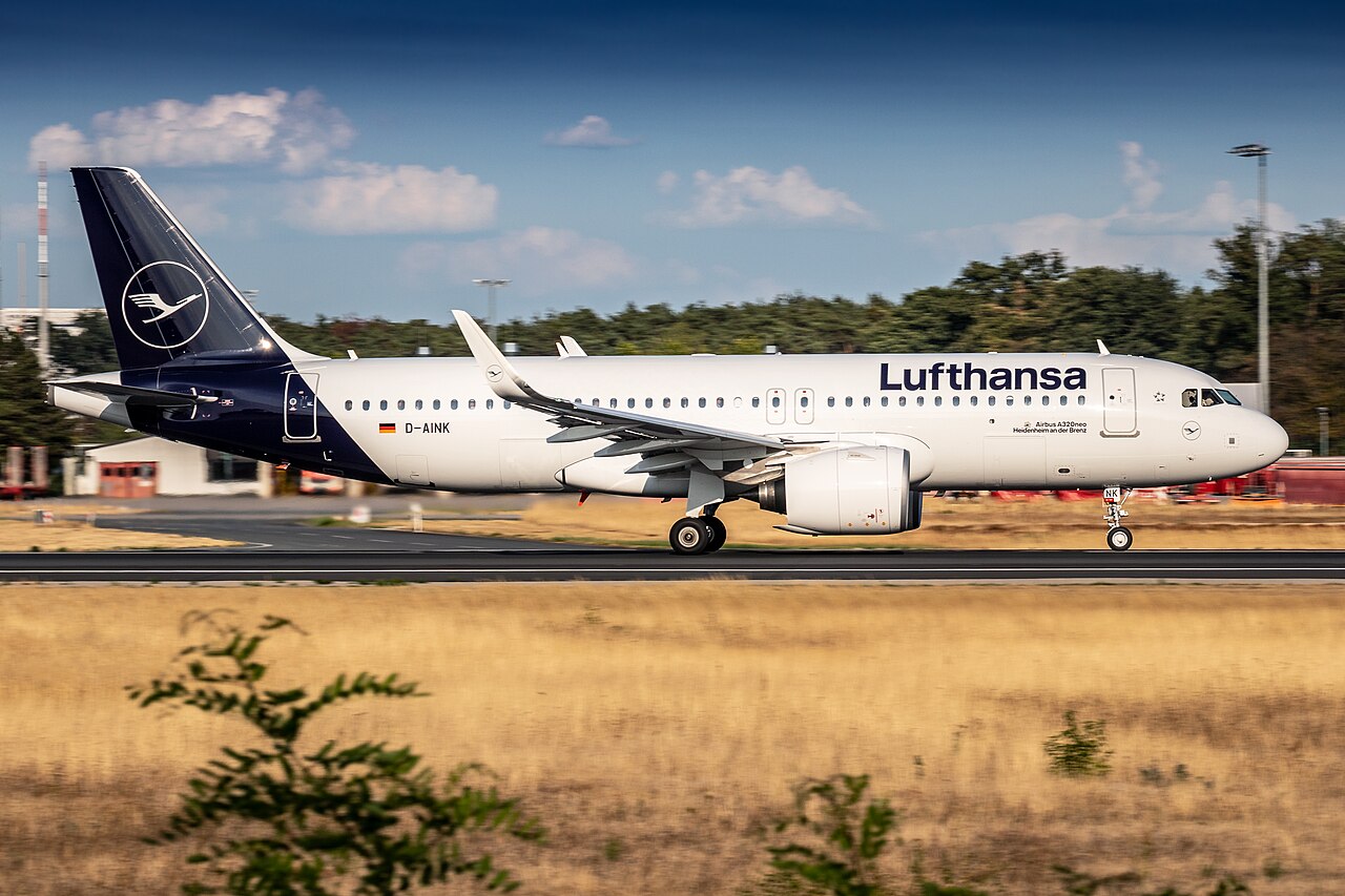 Un Airbus A320neo de Lufthansa, el modelo que ahora vuela con Wi-Fi Starlink.