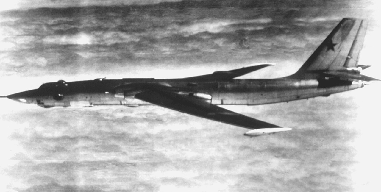 Bombardier stratégique soviétique Myasishchev M-4 3M Bison en vol