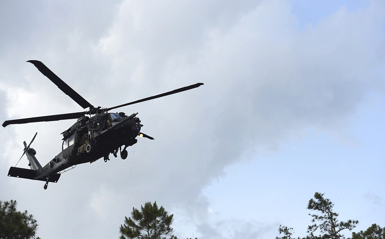 Helicóptero MH-60 Black Hawk del 160.º Regimiento de Aviación de Operaciones Especiales durante un entrenamiento.