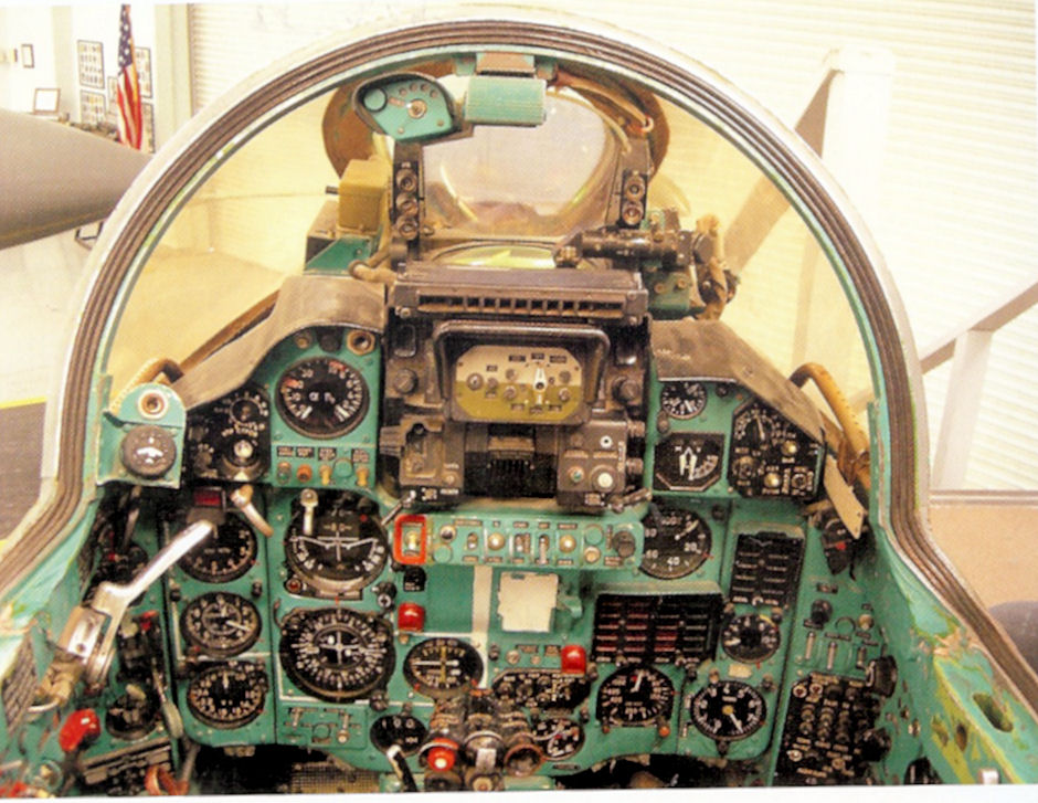 cockpit avant d'un MiG-23 du 4477e escadron d'essais et d'évaluation