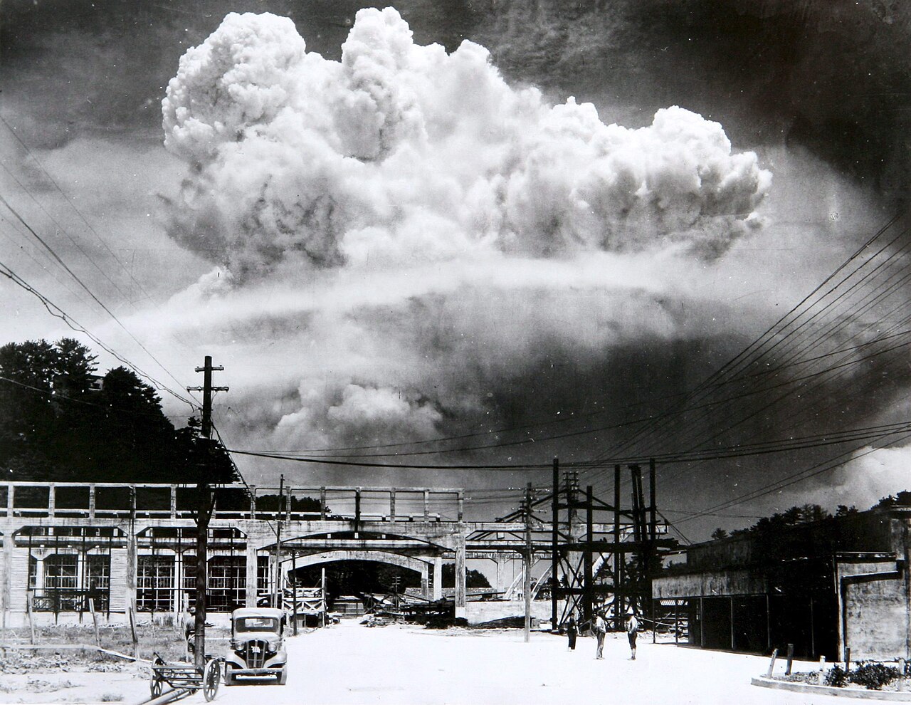 Le champignon atomique de Nagasaki vu depuis l'île de Koyagi-jima