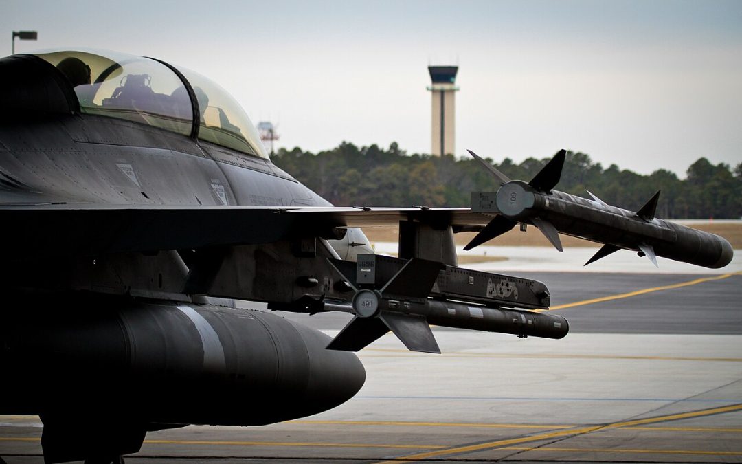 Il Cessna che si è ritrovato un F-16 sull'ala