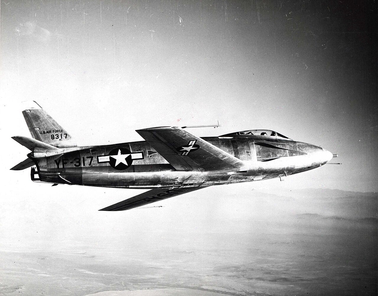 Un North American YF-93A en vuelo
