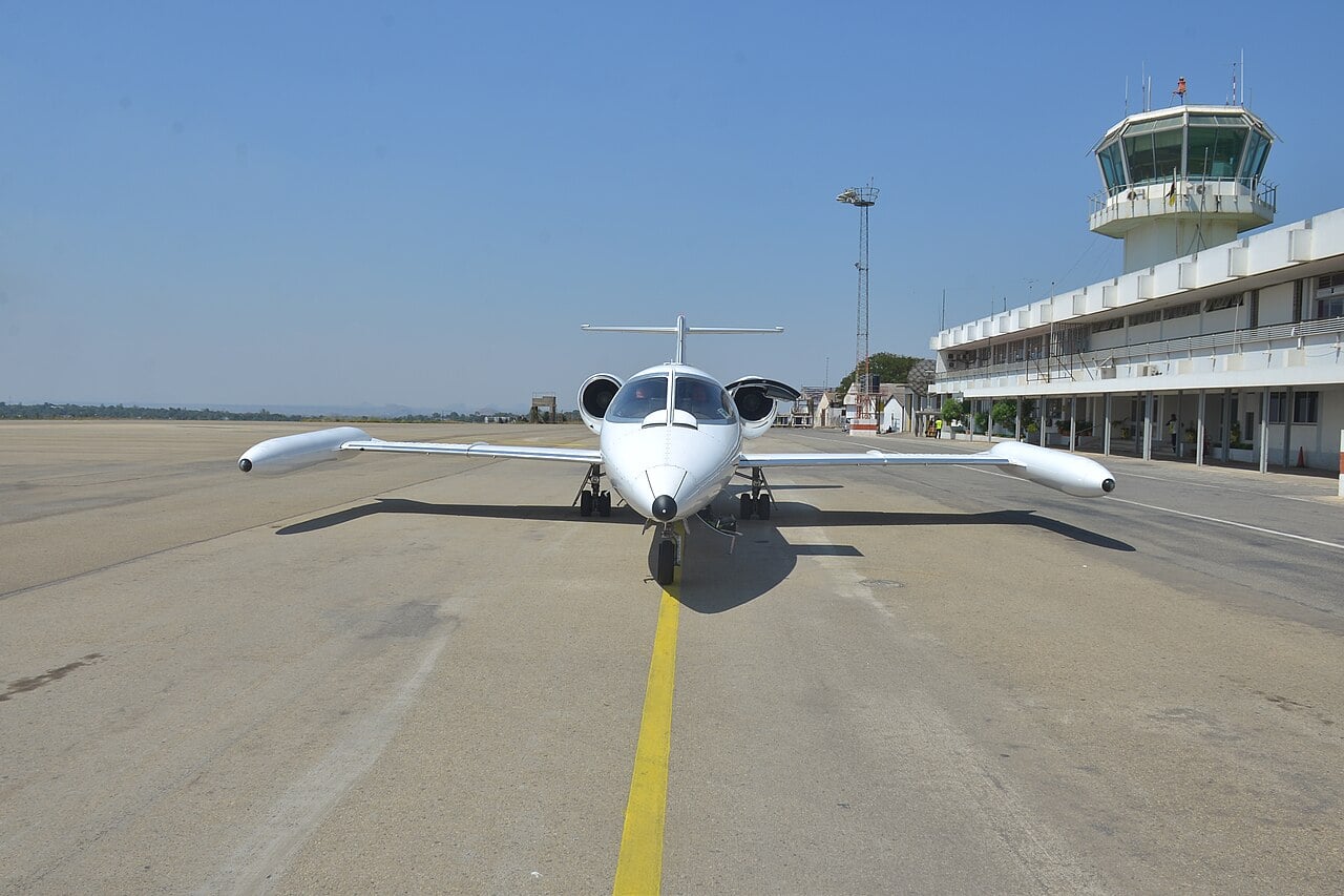 Un avión ejecutivo Bombardier Learjet 35 blanco, del mismo tipo que el avión accidentado.