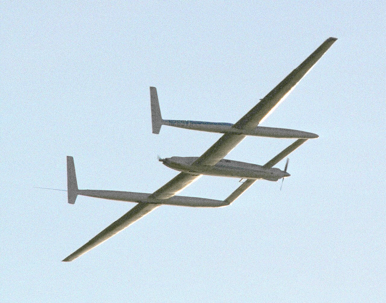 rutan-voyager-circling-edwards-afb-december-1986