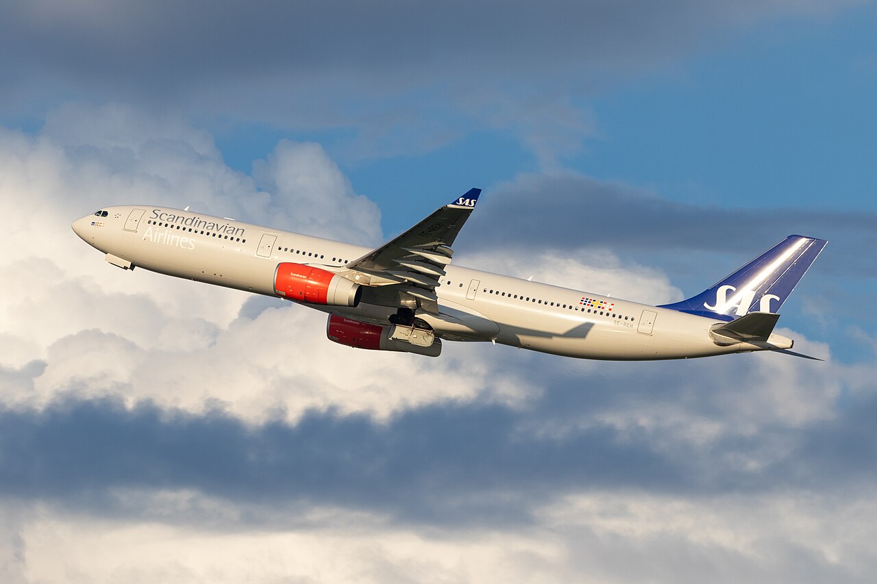 sas-scandinavian-airbus-a330-300-se-reh