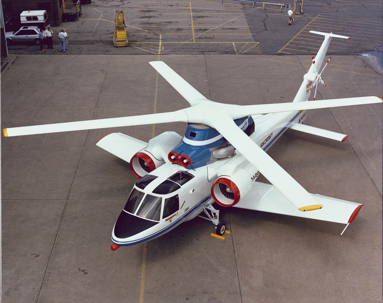 Avion expérimental Sikorsky S-72 X-Wing avec rotor rigide en forme de X