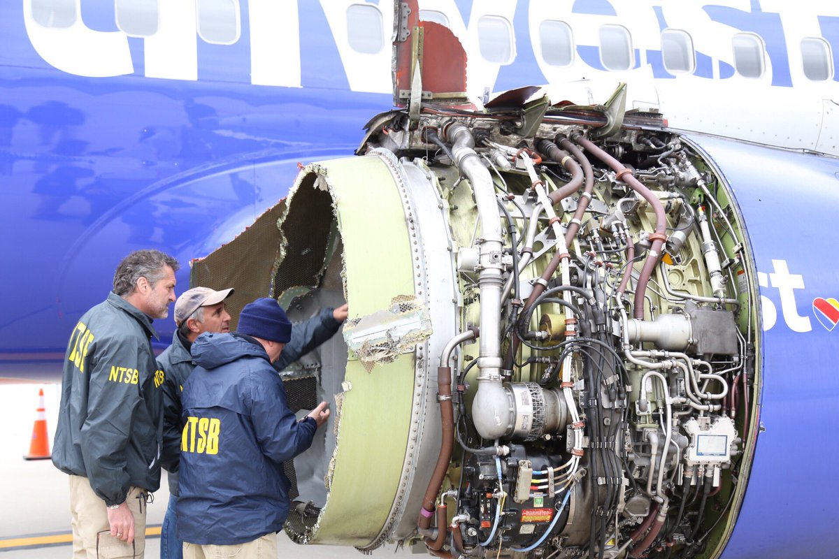 Inspection moteur du vol 1380 de Southwest Airlines par le NTSB (3 PHL KPHL.jpg)