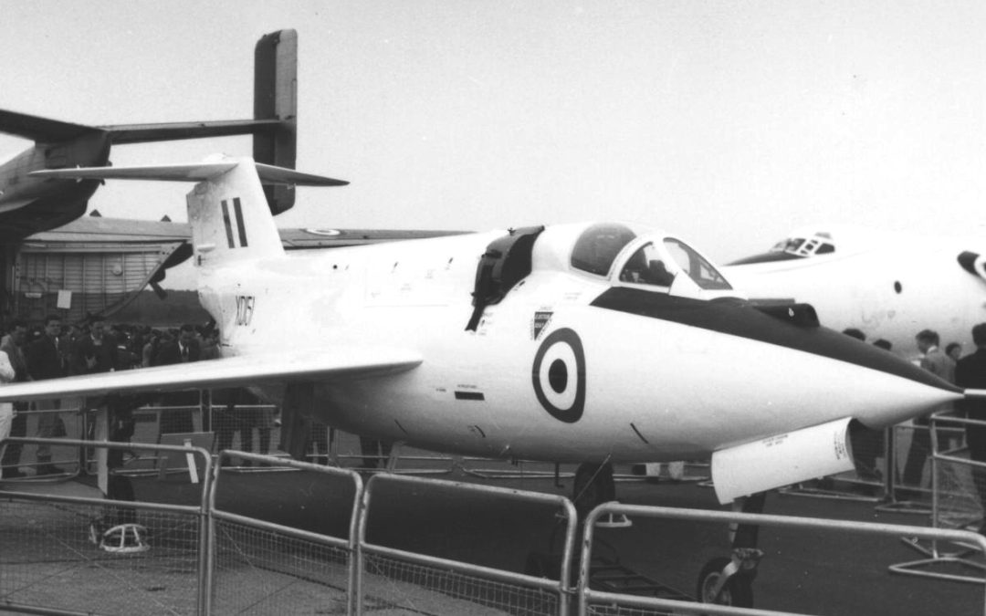 El interceptor británico de cohetes y aviones a reacción