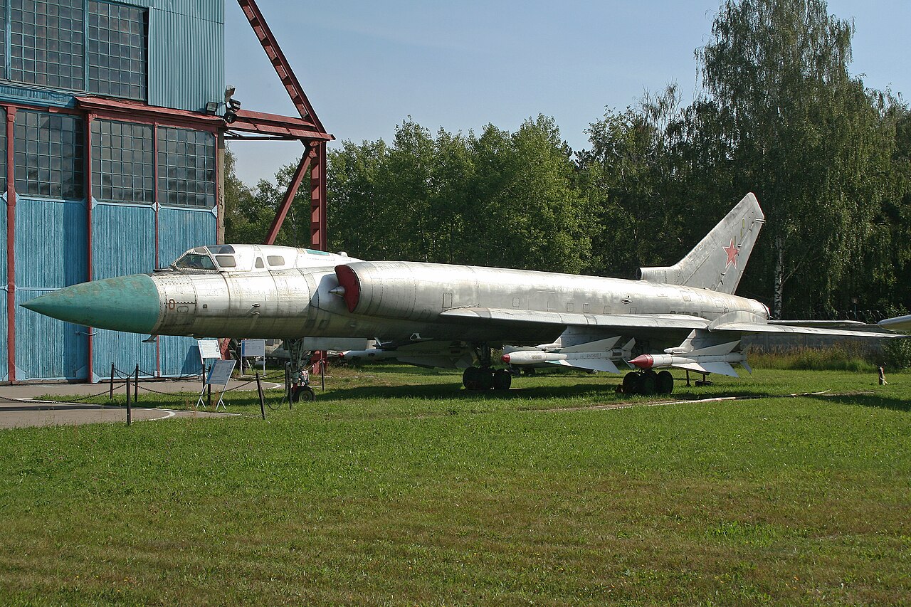 Tu-128 Fiddler side view