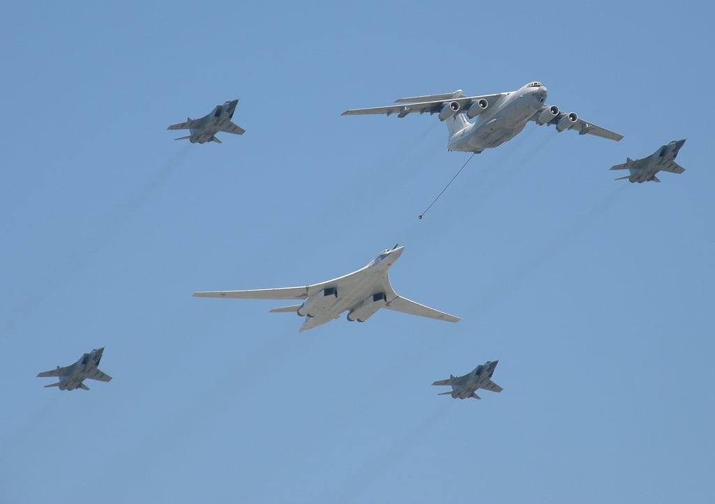 A Tu-160 with an Il-78 tanker and a MiG-31
