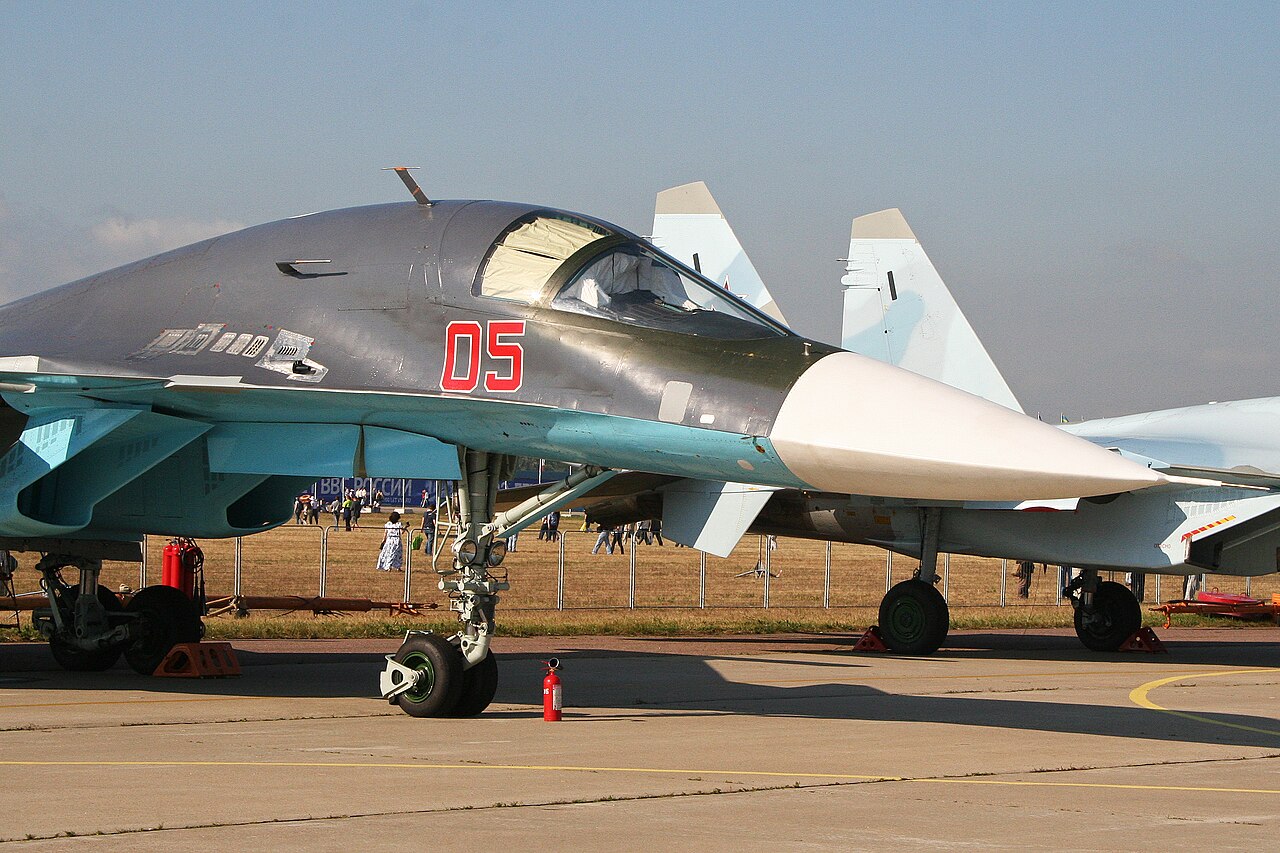 Ukraine greift Luftwaffenstützpunkt Achtubinsk an, beschädigt Su-34 Russian Su-34 Fullback fighter-bomber