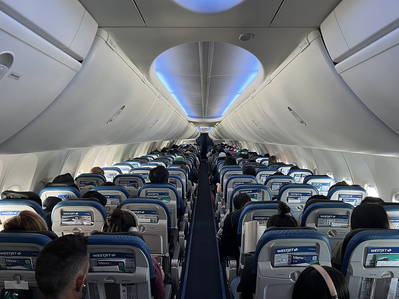 Cabina vuota di un Boeing 737 MAX 8 della WestJet