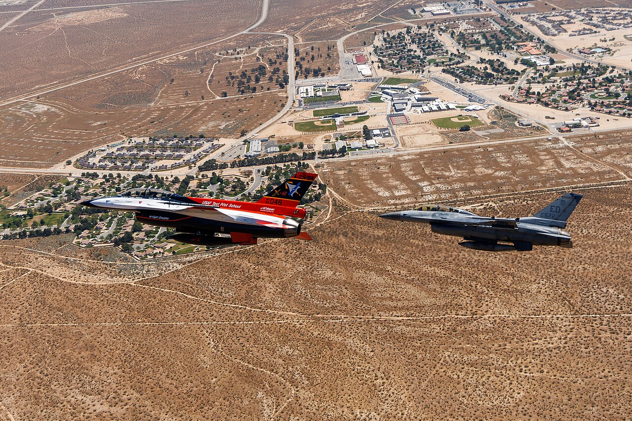 X-62A VISTA in volo