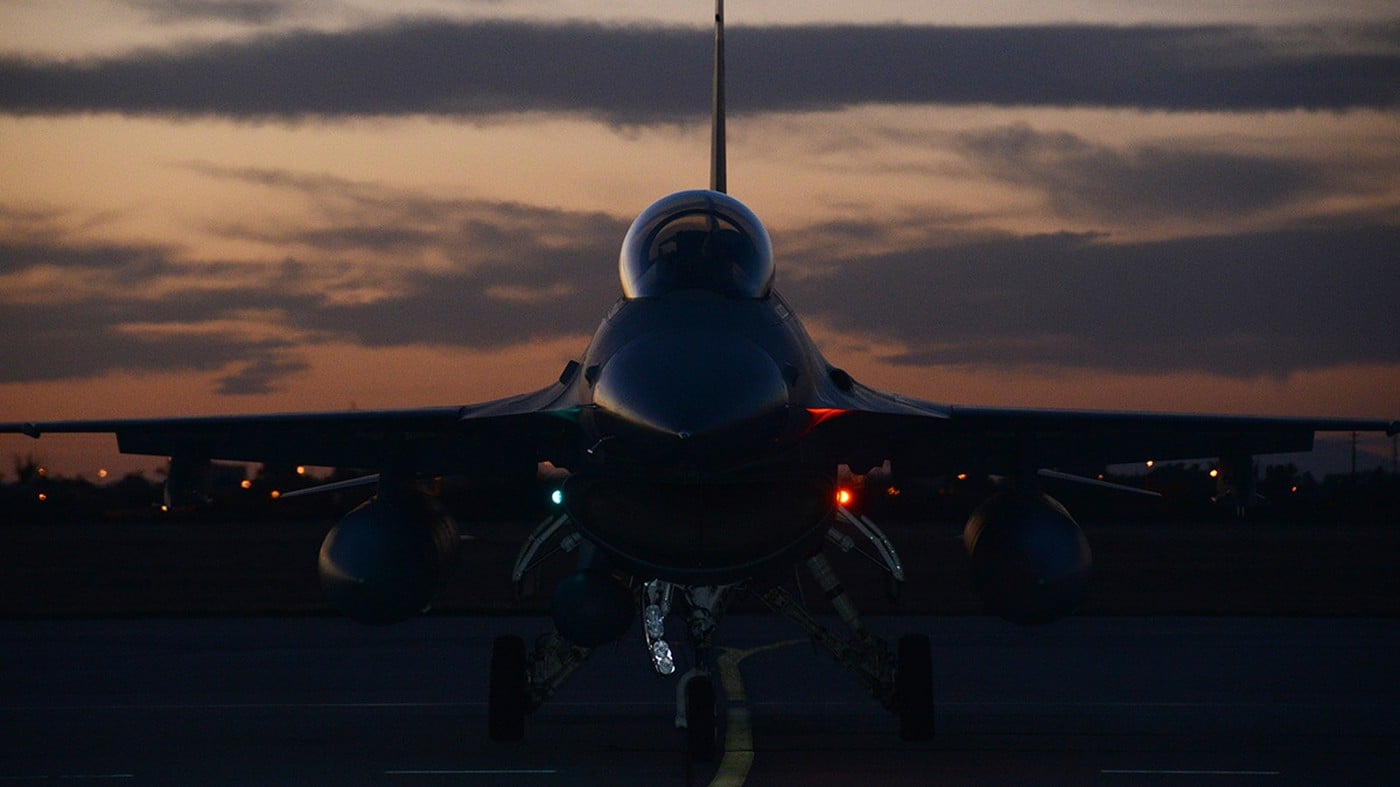 A 149th Fighter Wing F-16 taxiing at dusk during Coronet Cactus