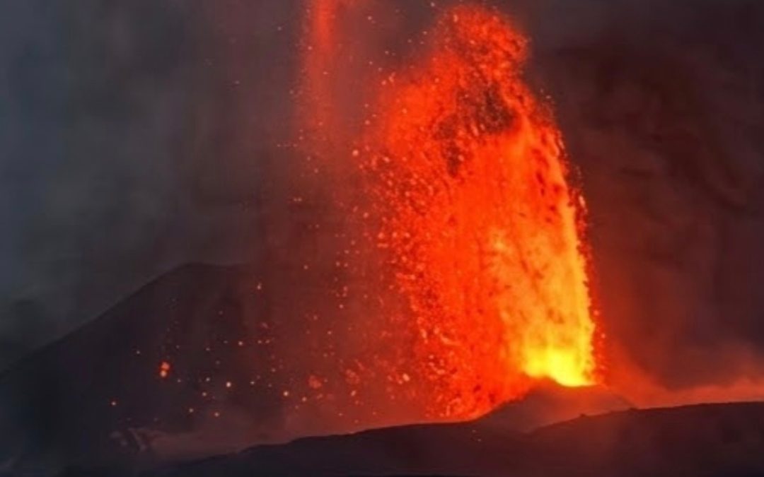 Anak Krakatau Eruption Closes Eight Indonesian Airports