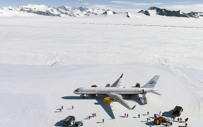 Polar Routes: Why Airliners Cross the Arctic but Not Antarctica