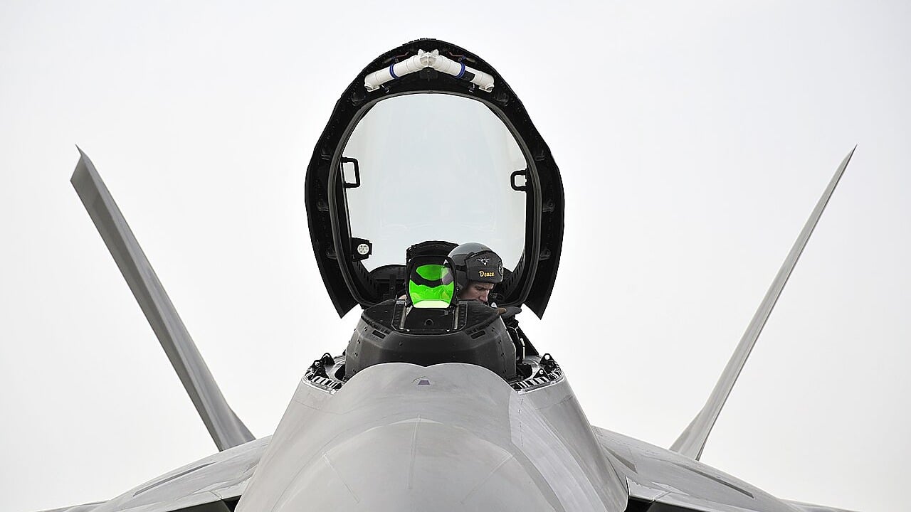 FEATURED-f-22-raptor-pilot-cockpit-oxygen-mask-obogs