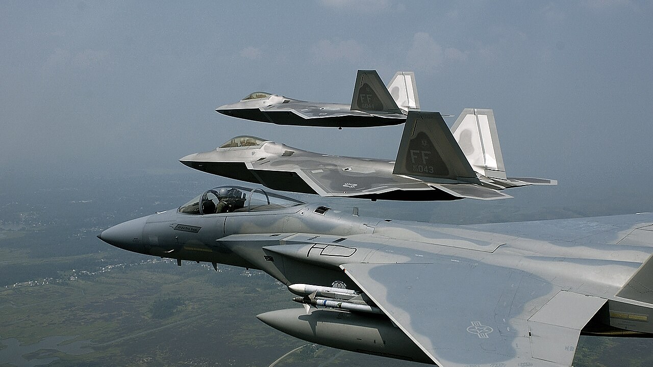 FEATURED-f-22-raptors-and-f-15-eagle-formation