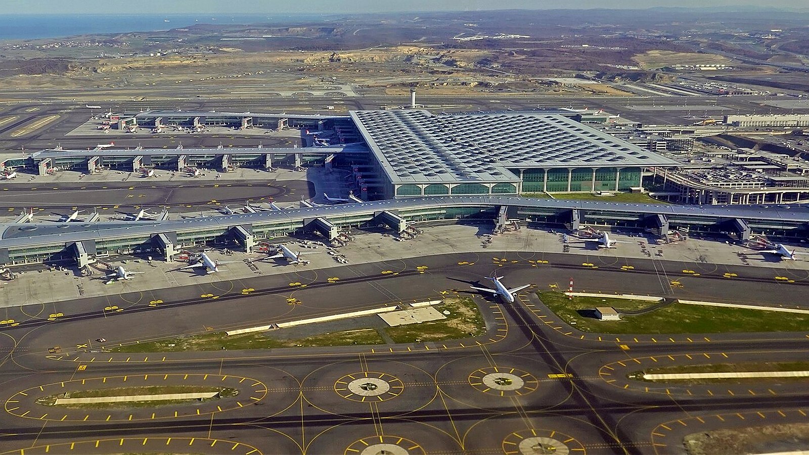 FEATURED-istanbul-airport-aerial-terminal-turkish-airlines