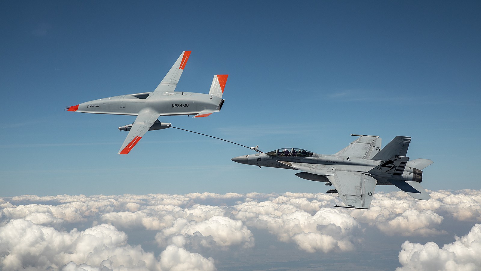 FEATURED-mq-25-stingray-refuels-fa-18-super-hornet