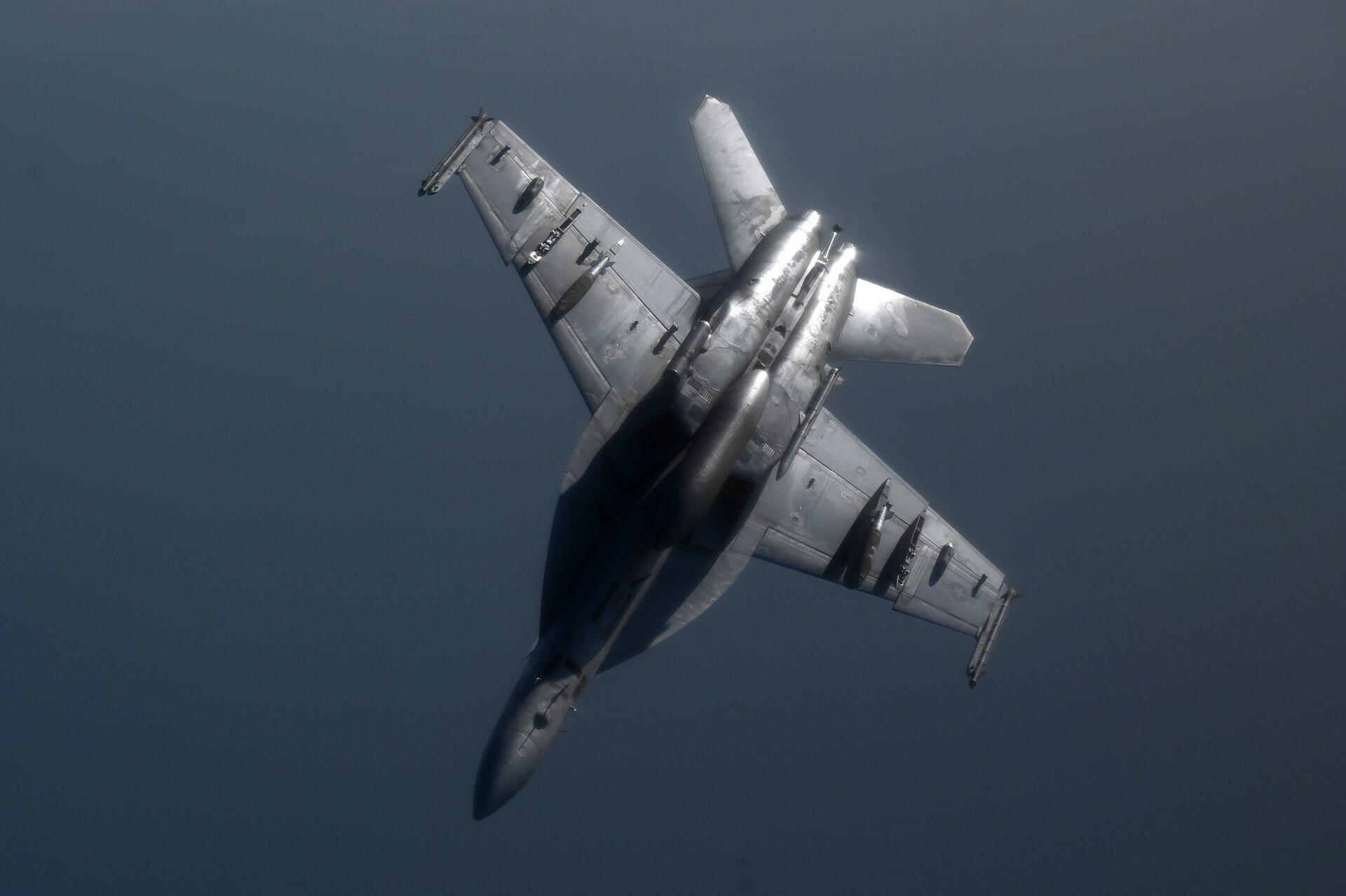 A US Navy F/A-18 Super Hornet carrying external stores flies over the Red Sea