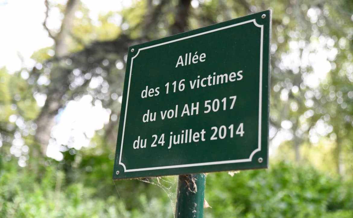 Memorial sign in Paris for the Allée des 116 victimes du vol AH5017