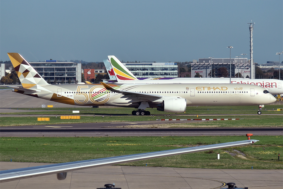 airbus-a350-1000-widebody-airliner