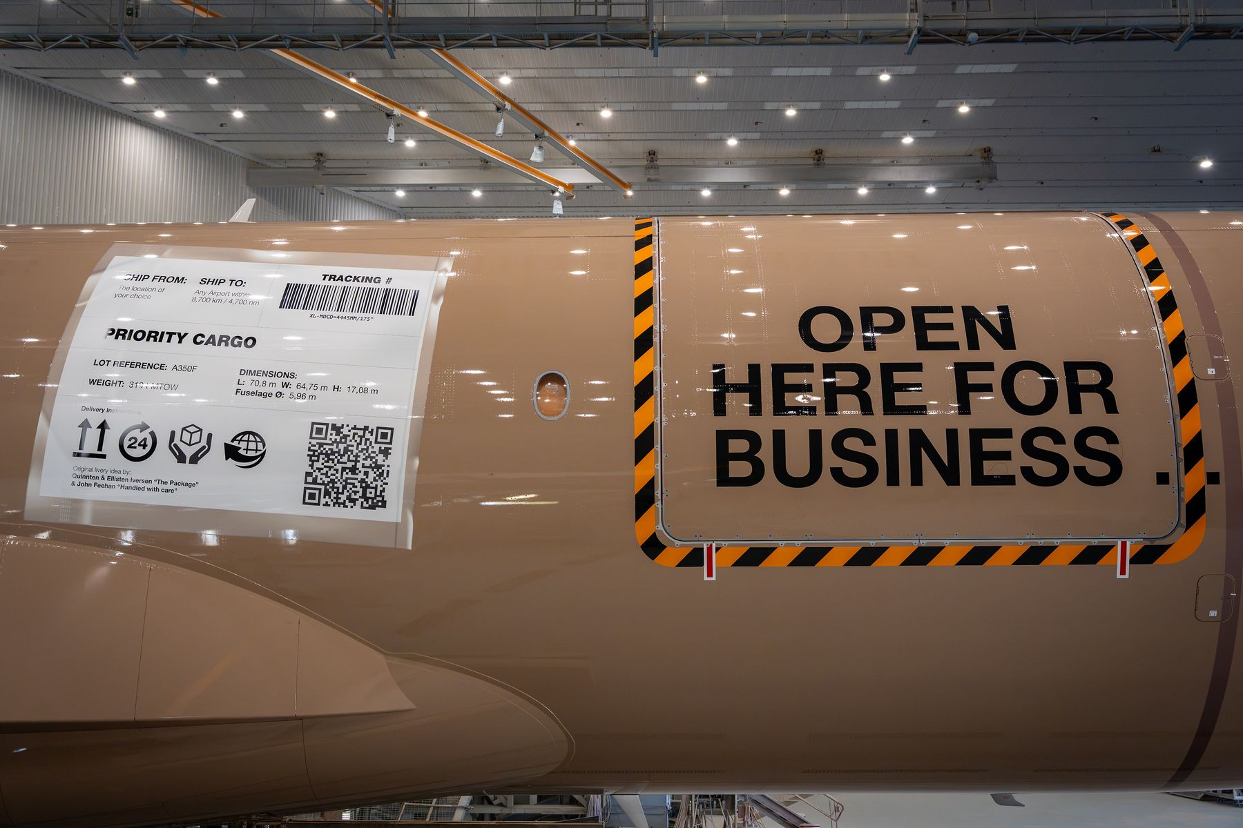 Detail of the A350F parcel livery