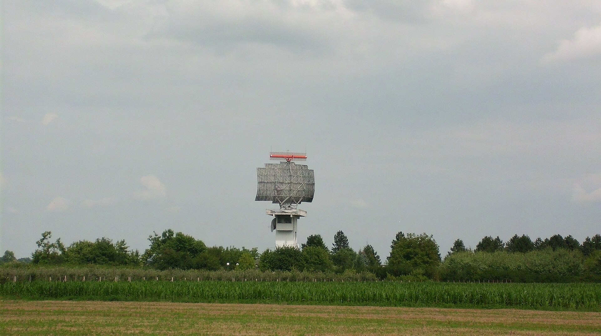Rotating airport surveillance radar antenna