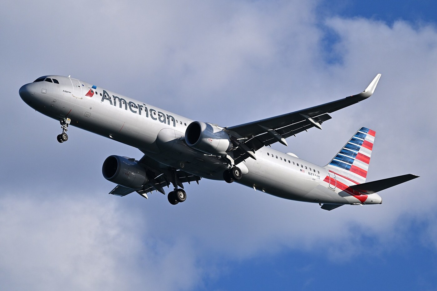 American Airlines Airbus A321neo on final approach to Boston