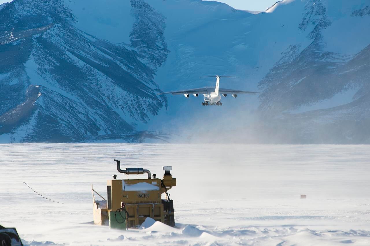 Ilyushin Il-76 landing at Union Glacier, Antarctica