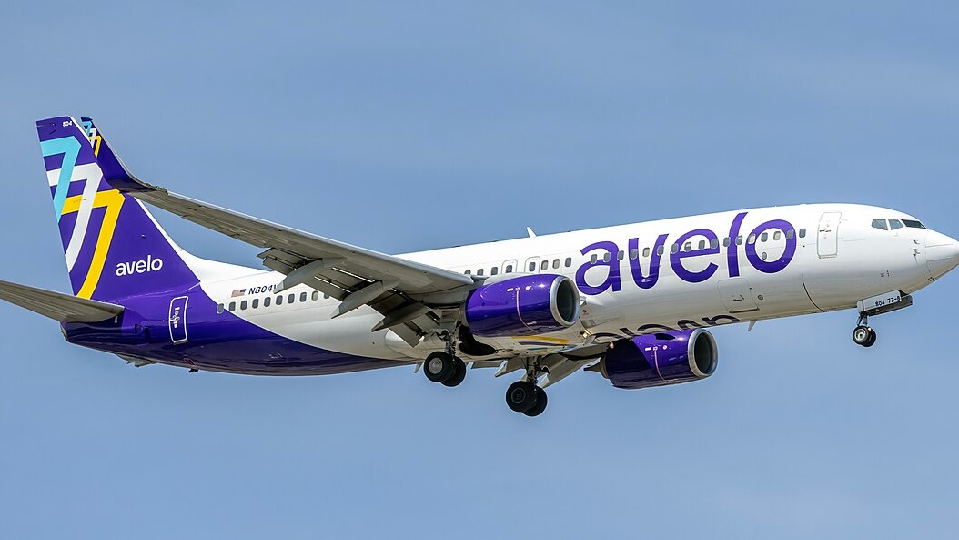 An Avelo Airlines Boeing 737-800 on approach to land