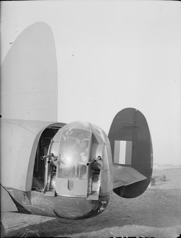 Un bombardero pesado bimotor Avro Manchester de la RAF.