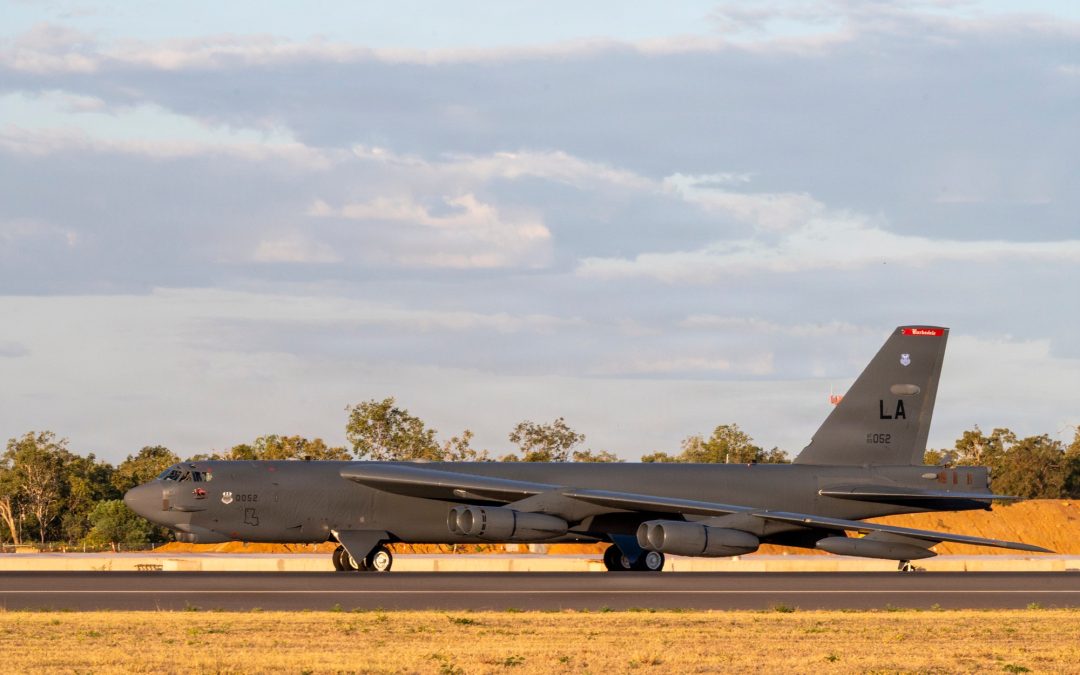 B-52-Bomber landen auf dem RAAF-Stützpunkt Tindal in Nordaustralien